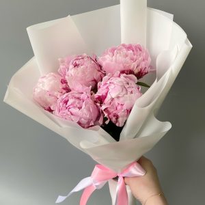 Букет из 5 розовых пионов — Пионы