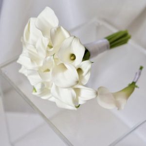 Букет невесты из белых калл — Свадебные букеты