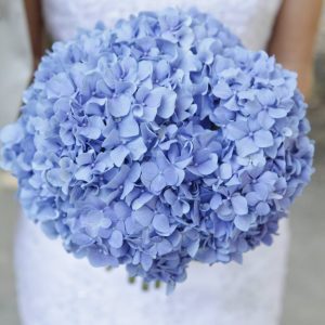 Букет невесты из синих гортензий — Недорогие свадебные букеты с доставкой