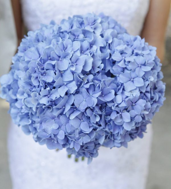 Букет невесты из синих гортензий