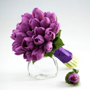 Букет невесты из фиолетовых тюльпанов — Акции и скидки