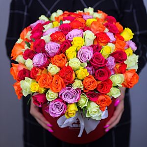 101 роза Микс в коробке — Букеты цветов
