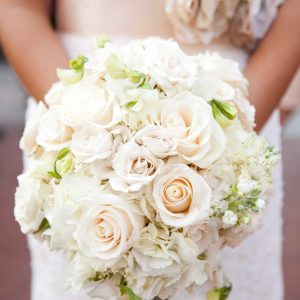 Букет невесты из роз и гортензии