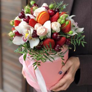 Букет с ягодами «Стрела Амура» — Съедобные букеты
