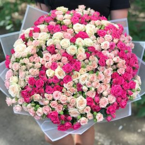 Букет из 201 кустовой розы — 200 роз