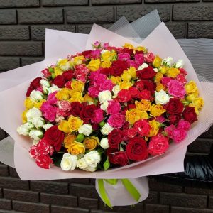 101 роза кустовая Микс 60 см — Акции и скидки