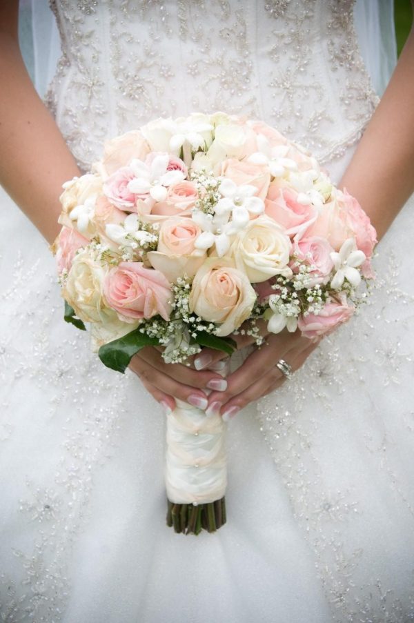 Букет невесты "Нежные розы"