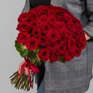 Букет 35 красных роз (50 см.) — Розы
