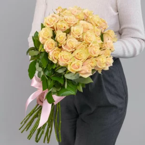 Букет из 35 кремовых роз (50 см.) — Розы