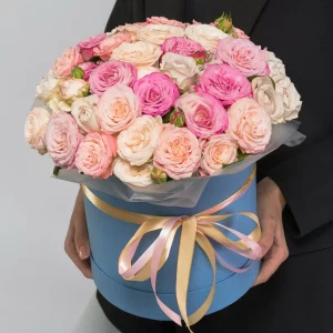 35 кустовых пионовидных роз Микс в коробке — Розы