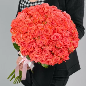 35 кустовых коралловых роз — Доставка кустовых роз
