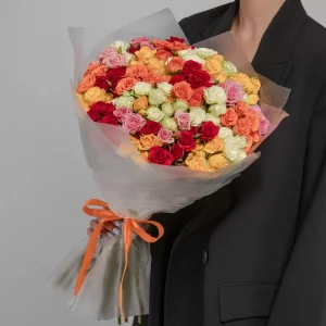 Букет из 35 кустовых роз Микс — Купить кустовые розы с доставкой дешево