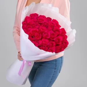 35 малиновых роз (60 см.) — Розы