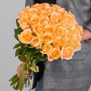 Букет из 35 персиковых роз (50 см.) — Розы