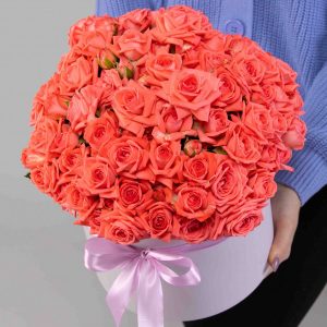 35 роз Барбадос в коробке — Букеты цветов