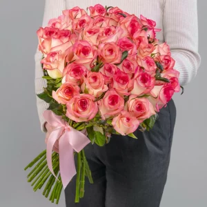 Букет из 35 розово-белых роз (50 см.) — Розы