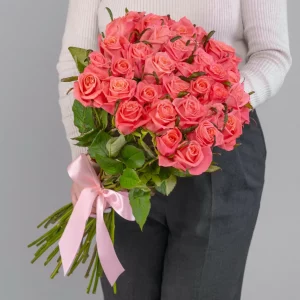 Букет 35 розовых роз (50 см.) — Розы