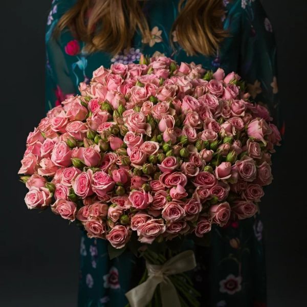 Букет 35 кустовых розовых роз