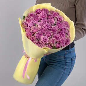 35 сиреневых роз (70 см.) в упаковке — Розы