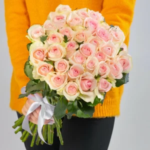 Букет 35 светло-розовых роз (40 см.) — Розы