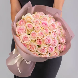 35 светло-розовых роз (40 см.) в упаковке — Розы