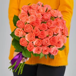 Букет из 35 ярко-коралловых роз (40 см.) — Розы