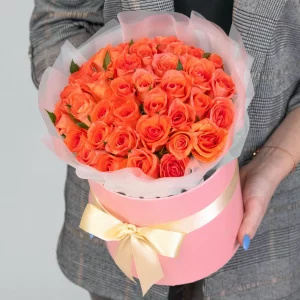 35 ярко-оранжевых роз в коробке — Букеты цветов