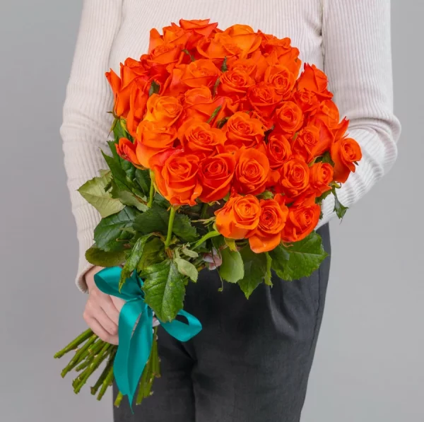 Букет 35 ярко-оранжевых роз (50 см.)