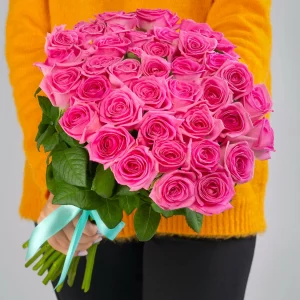 Букет 35 ярко-розовых роз (40 см.) — Розы