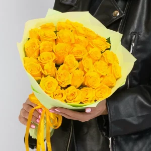 43 желтые розы (40 см.) в упаковке — 43 желтые розы