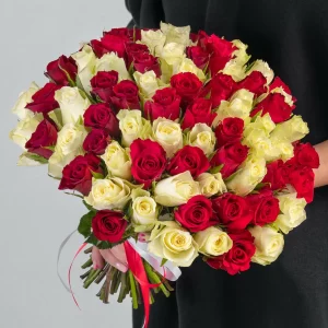 75 красно-белых роз — Розы