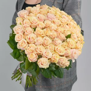 Букет из 72 кремовых роз — 72 розы
