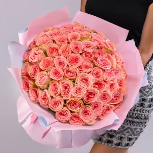 Букет из 75 розовых роз в упаковке