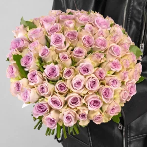 Букет из 75 сиреневых роз 40 см — Розы
