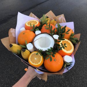 Букет из фруктов "Апельсины и кокос"