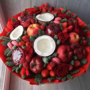 Вкусный букет с ягодами и фруктами —