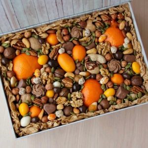 Коробка с орехами и сладостями «Судан» — Букеты из фруктов и орехов