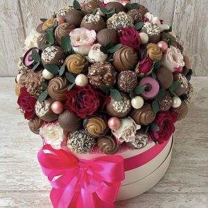 Шляпная коробка «Розовое кружево» — Букеты из бельгийского шоколада
