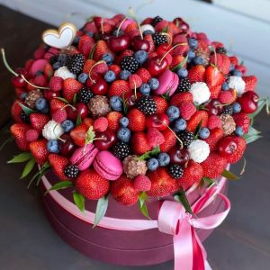Большая коробка с ягодами «Ягодные сады» — Съедобные букеты