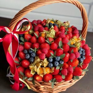 Корзинка ягод «Клубничное желе» — Съедобные букеты