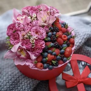 Вкусная коробка с ягодами — Съедобные букеты