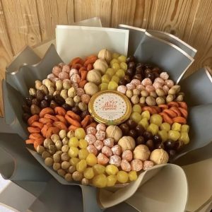 Вкусный букет с орехами и сухофруктами — Съедобные букеты