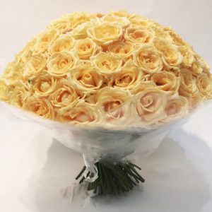 Букет из 101 персиковой розы 50 см — Нежные персиковые розы