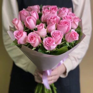 Букет из 25 розовых роз (40 см) — 25 роз доставка