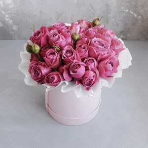 15 розовых пионовидных роз в коробке — Розы