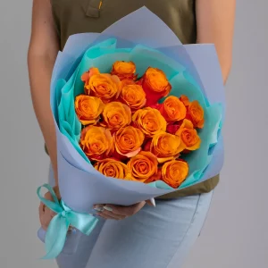 Букет из 15 оранжевых роз 70 см — 15 роз в упаковке