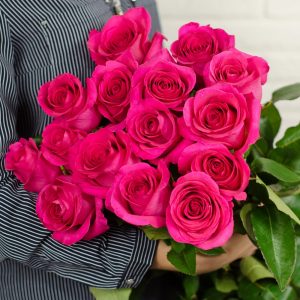 Букет из 15 малиновых роз 60 см — Розы