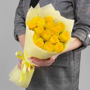 Букет из 15 желтых роз 40 см — Розы