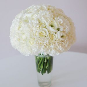 Свадебный букет Микс из гвоздик — Букеты невесты из белых роз