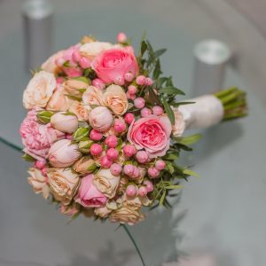 Букет невесты из пионовидных кустовых роз — Букет невесты из кустовых роз